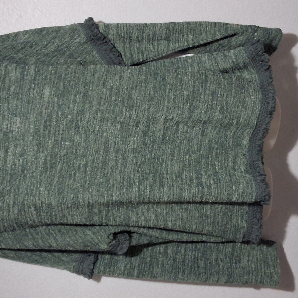 Knox Rose Green Sweater Cozy Knit Design - Picture 3 of 5